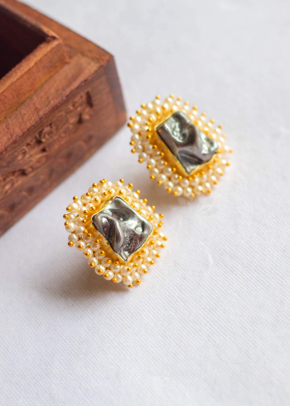 Baroque Pearl Stud Earrings (Black)