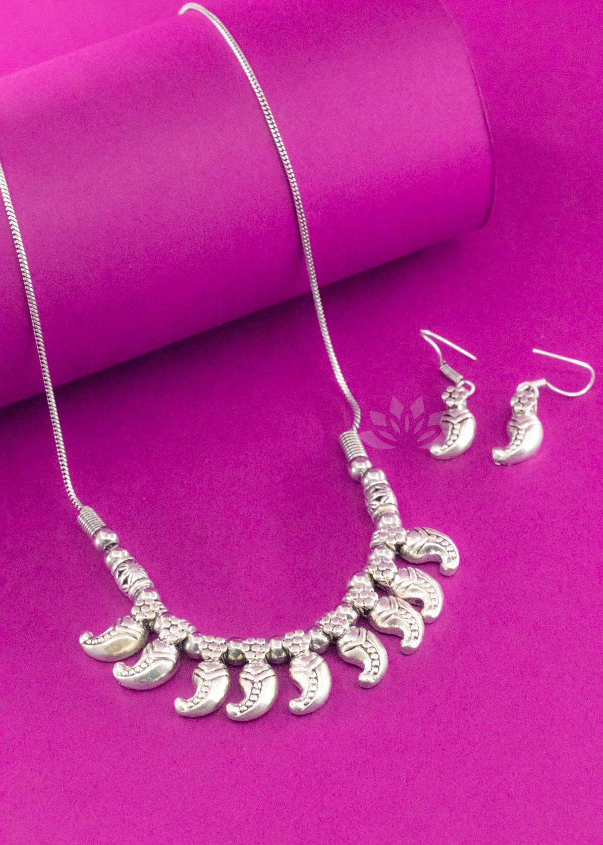 Silver Brass Chain Pendant Neckpiece With Earrings