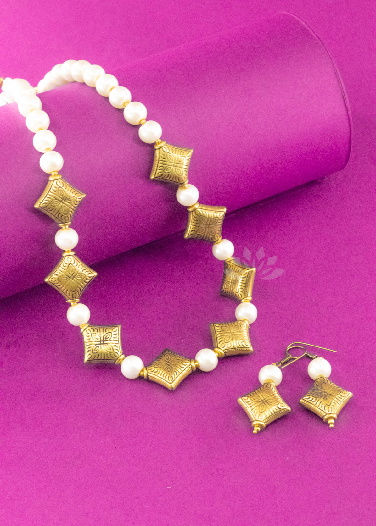 Pearl Neckpiece With Earrings