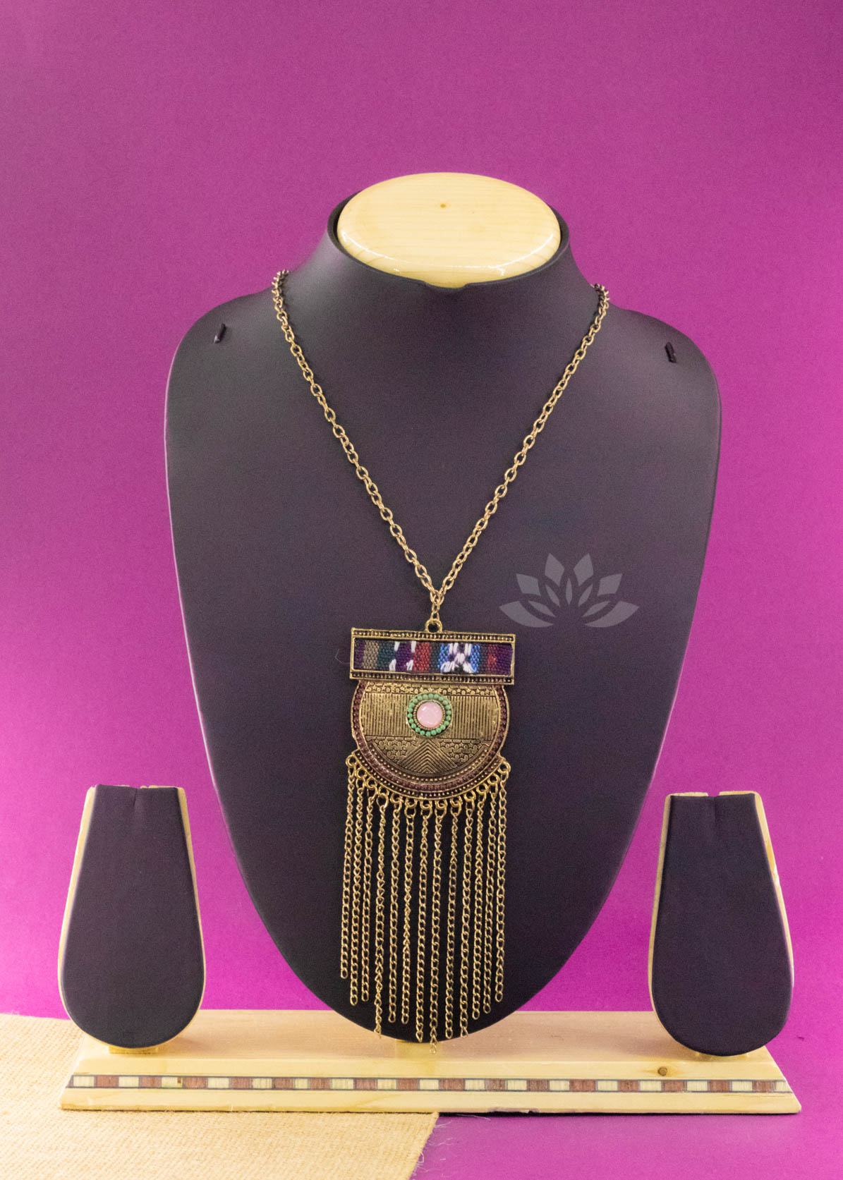 Gold Long Chain Pendant Neckpiece