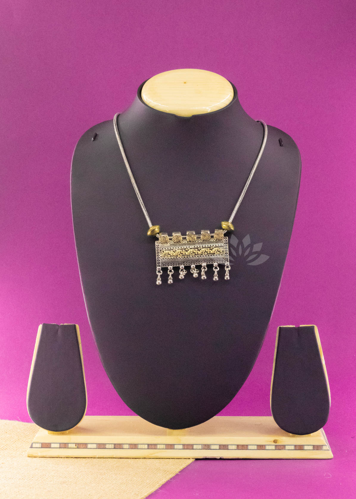 Silver Brass Long Chain Dual Tone Pendant Neckpiece