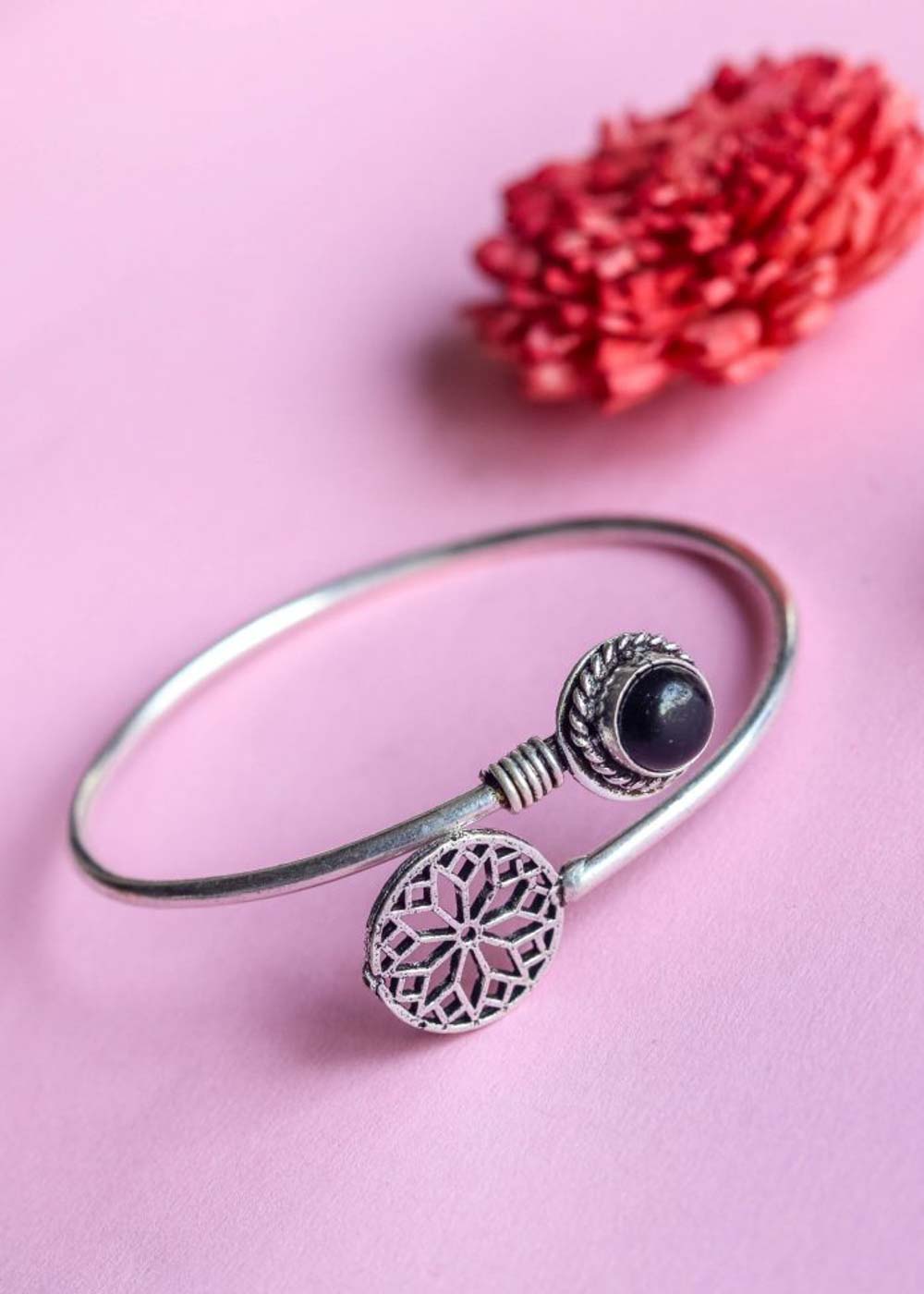 Black Stone Round Flower Oxidised Bracelet/Kada