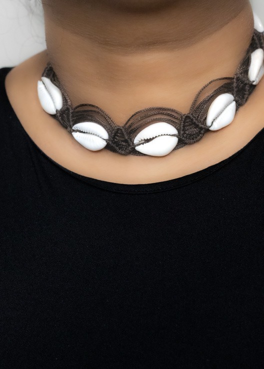 Brrown Thread Shell Chocker With Earrings